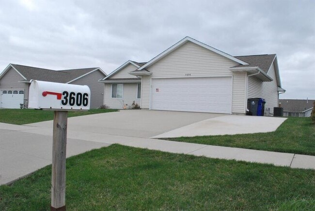 Building Photo - 3606 Badger
