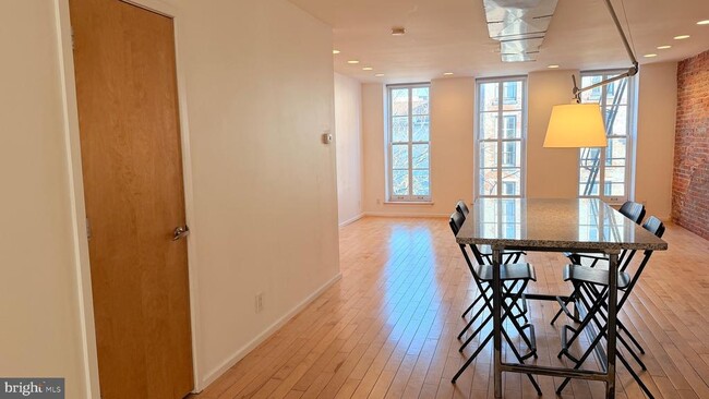 Foto del edificio - 136 N 3rd St