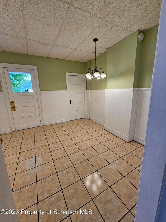 Building Photo - 543 N Sumner Ave