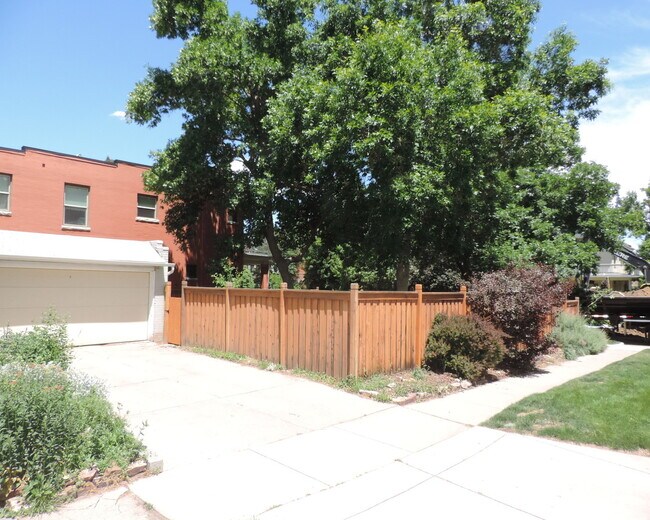 Building Photo - Beautiful 3 Bedroom Home In Congress Park ...