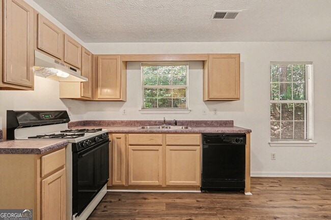 Building Photo - 2233 Glen Briar Way
