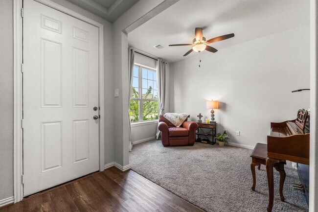 Foto del edificio - 819 Spruce Pine Dr