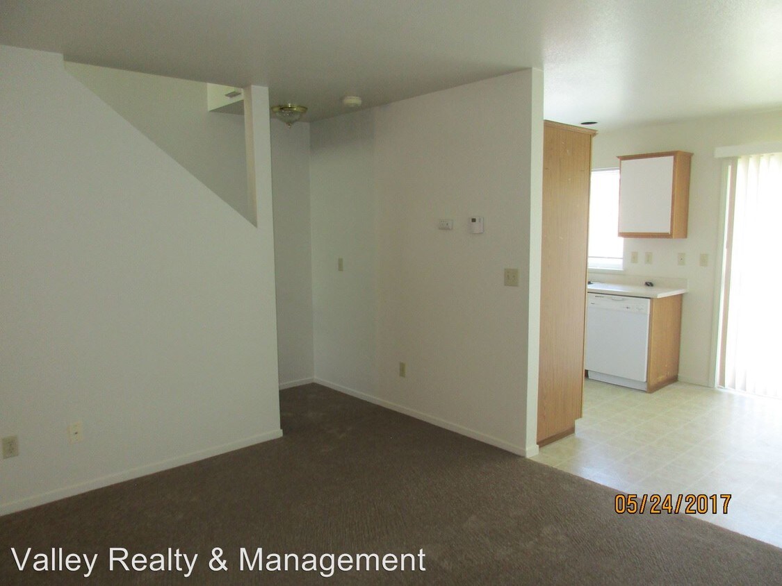 Building Photo - 402 Valley Cir