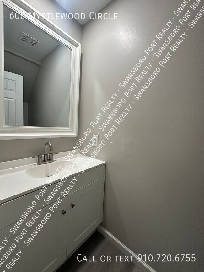 Building Photo - 606 Myrtlewood Cir