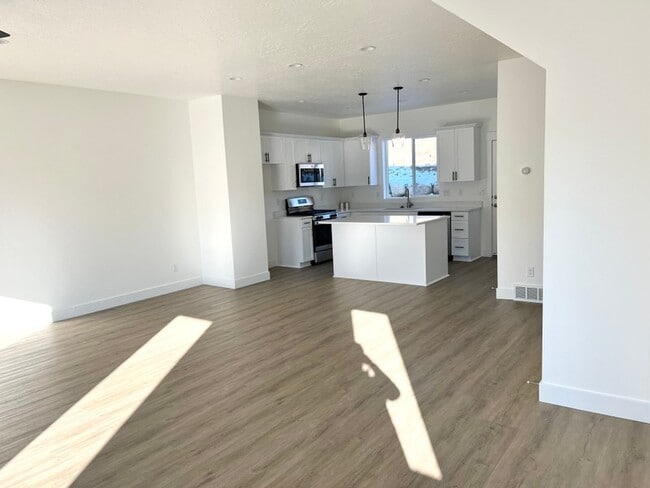 Building Photo - 970 Shadow Brk Ln