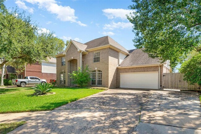 Building Photo - 2645 Lakeway Dr