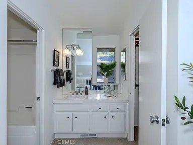 Foto del edificio - 4900 4900 E Chapman Ave