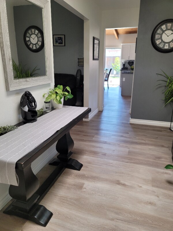 Foto del edificio - 990 Via Fedora