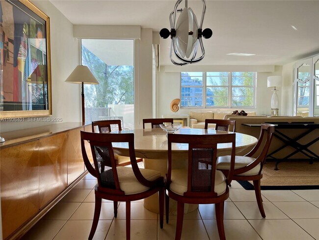 Foto del edificio - 9341 E Bay Harbor Dr