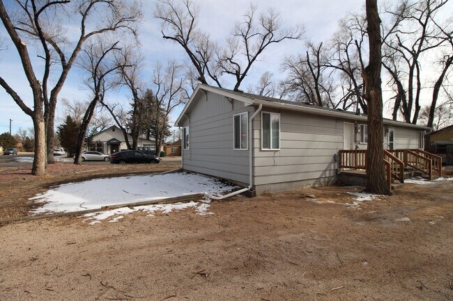 Building Photo - Remodeled 1bdrm 1 bath close to Legacy Loo...