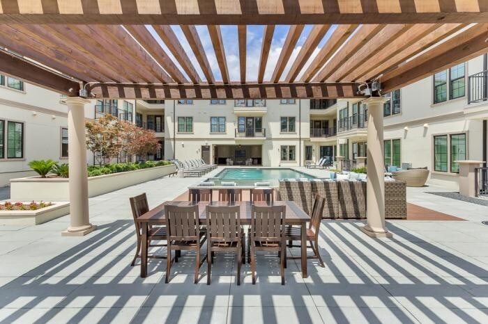 Foto principal - 3 bedroom in Dallas TX 75225