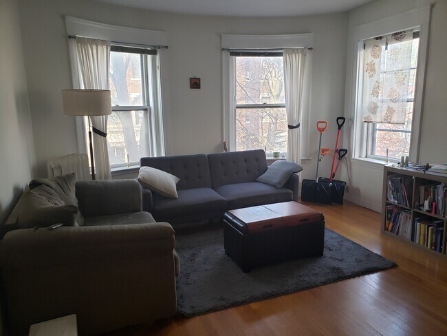 Building Photo - 74 Parkman St