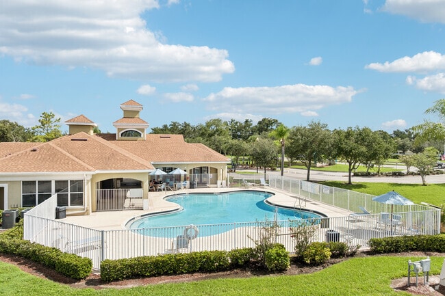 Building Photo - Tuscany Lakes
