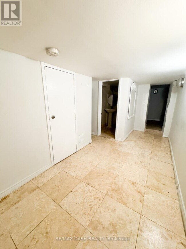 Building Photo - 1529 Queen St E