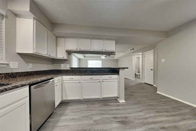 Building Photo - 4810 Ingleside Ct