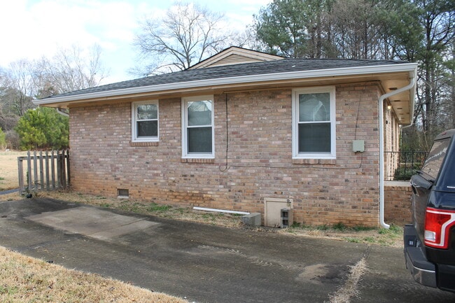 Foto del edificio - 756 Sunset Blvd SW