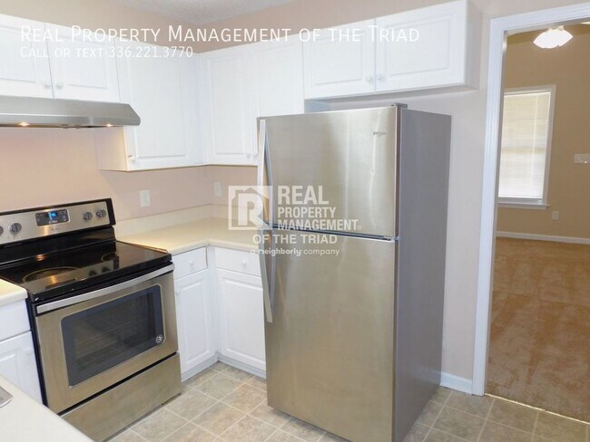 Building Photo - Charming 4 Bedroom, 2 Bath in Greensboro 2...