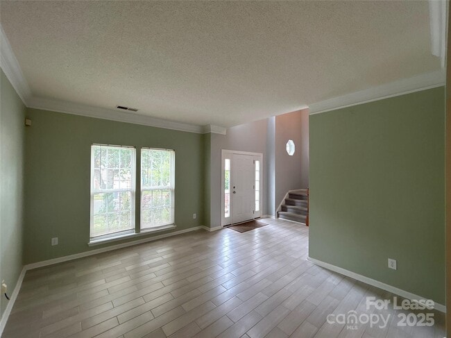 Foto del edificio - 6518 Harburn Forest Dr