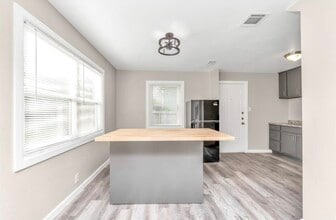 Building Photo - 3404 Blodgett St