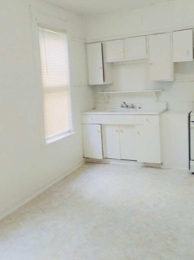 Foto del edificio - 121 Lakeview Ave