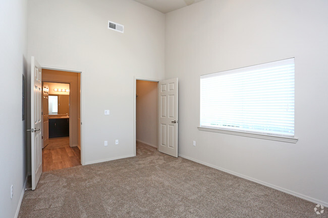 2x2 upstairs second bedroom - Sunnyhills Clovis