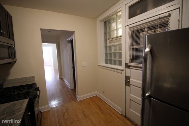Foto del edificio - 2320 W Granville Ave