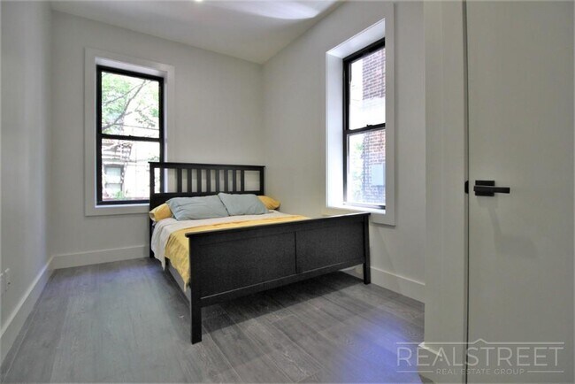 Foto del edificio - Brand New 1 Bed w Full Kitchen Amenities i...