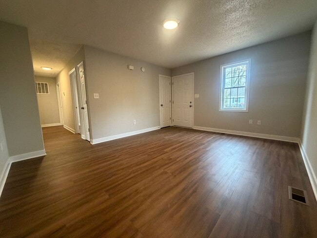 Building Photo - Rancher style home