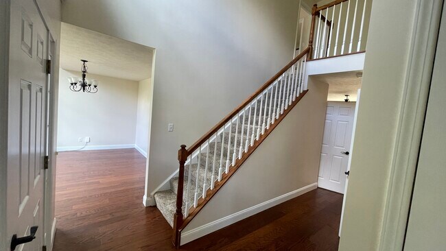 Building Photo - 1209 Country Oak Dr