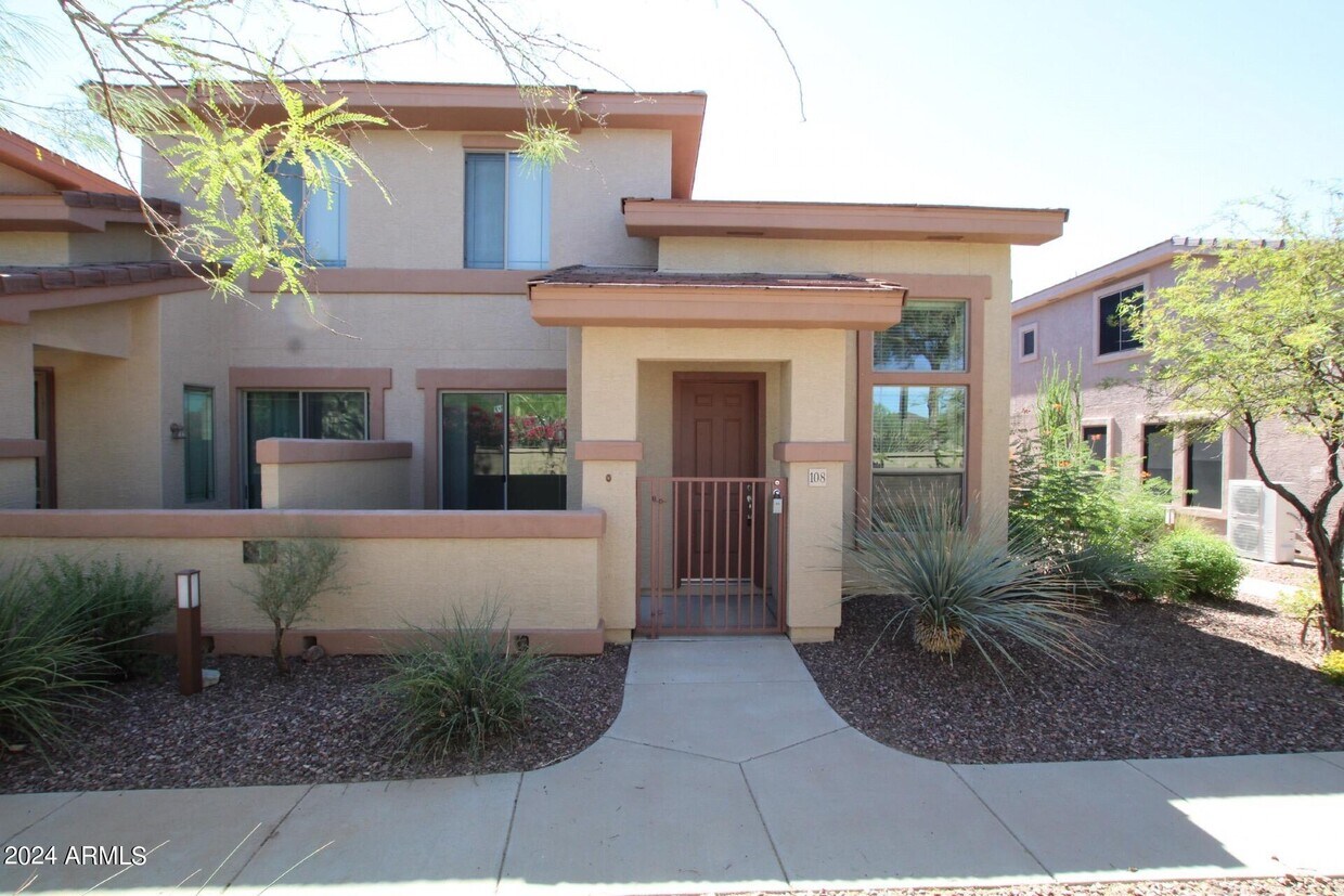 42424 N Gavilan Peak Pkwy, New River, AZ 85086 Townhome Rentals in