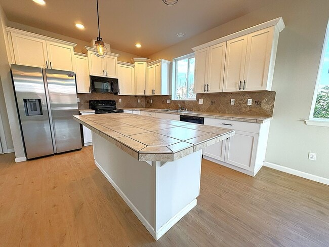 Building Photo - Beautiful House - 3 bed in Yelm!!