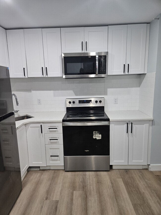 Photo du bâtiment - 5116 E SIMARD Ave