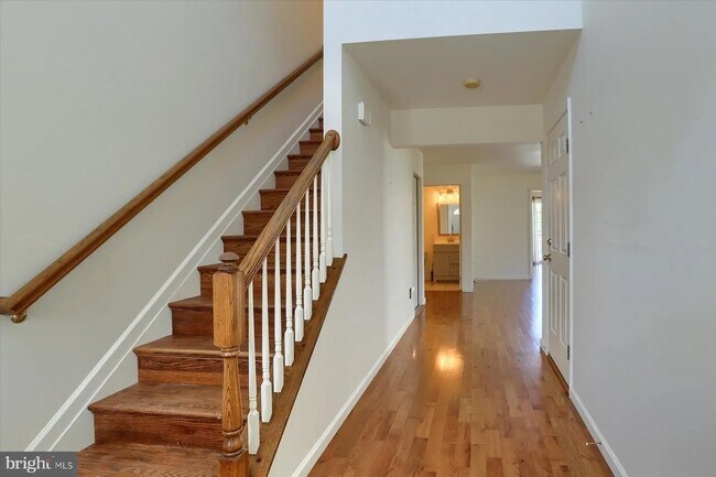 Building Photo - 38 Keefer Way