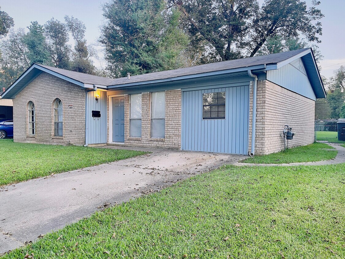Foto principal - 1202 Ella Cir