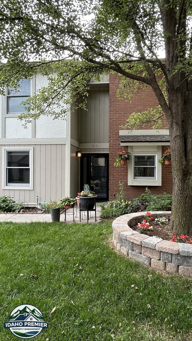 Foto del edificio - 1565 E Lenz Ln