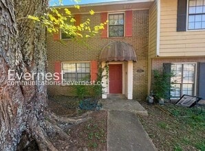 Building Photo - 2543 Hampstead Dr