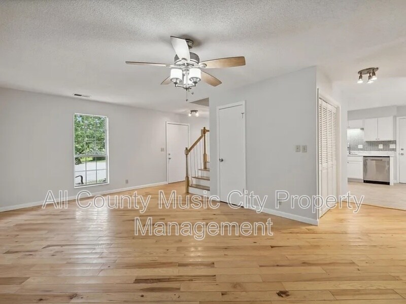 Primary Photo - 620 Meadowview Ct