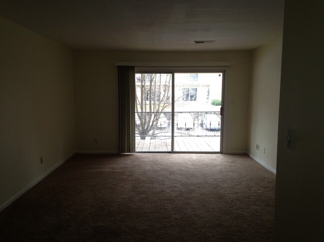 Foto del edificio - 809 Highwood Dr