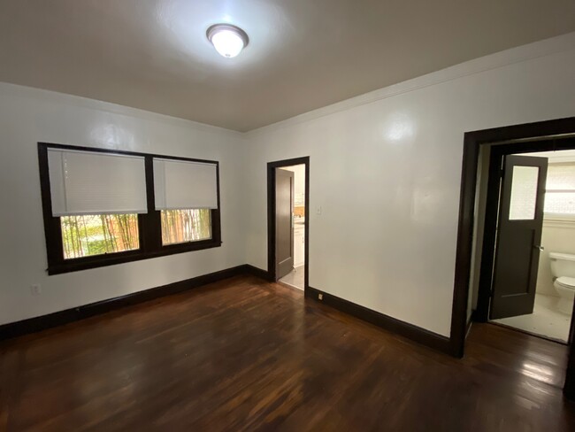 Building Photo - 845 Stannage Ave