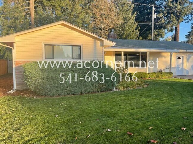 Foto del edificio - Geourgous 4 BD 2 BA Home in Eugene! Fenced...