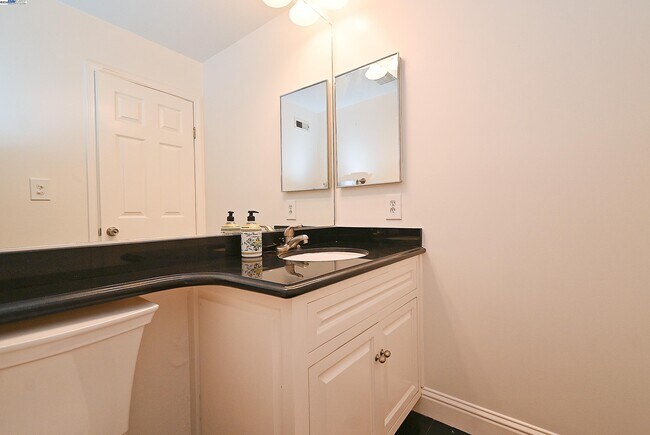 Foto del edificio - 1117 Ironwood Rd