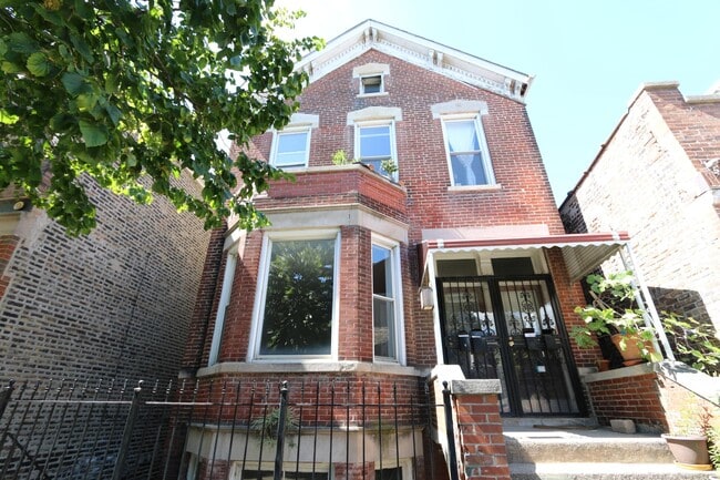 Building Photo - 2440 S Oakley Ave