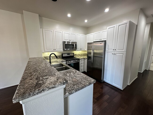 Building Photo - COMING SOON! Heather Ridge 2 Bedroom Townh...