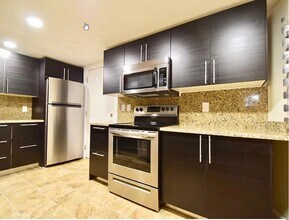 Building Photo - 73 Thatcher St