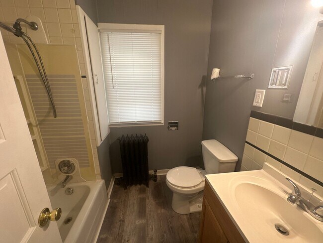 Building Photo - 4 Bedroom Single Family