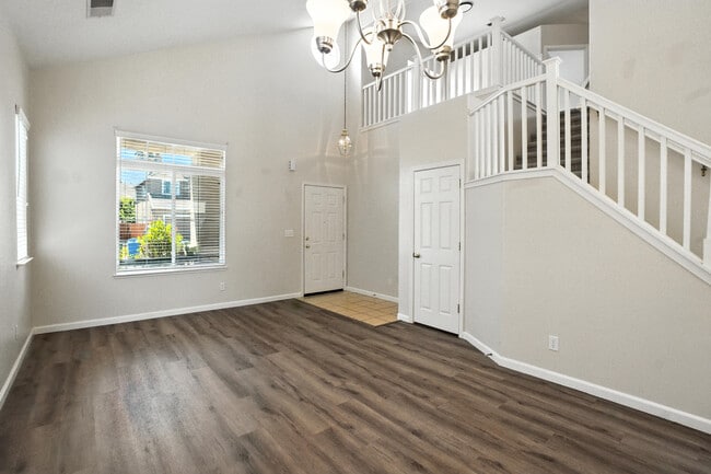 Foto del edificio - 9437 Red Spruce Way