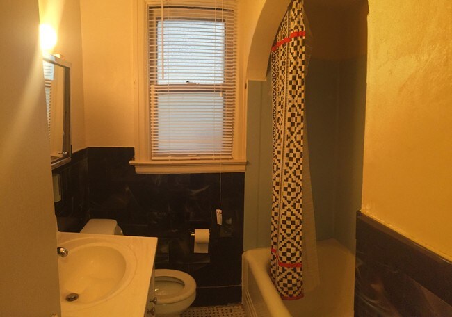 Building Photo - 430 S Clark Ave