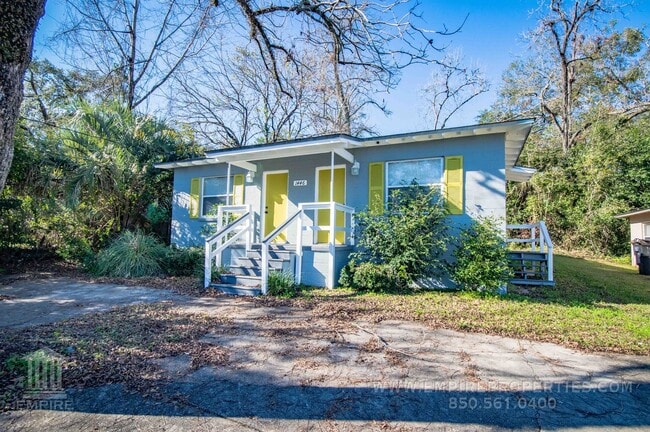 Building Photo - Great Duplex Just South of Downtown