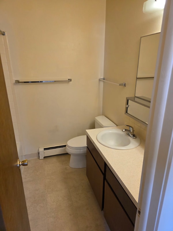 Building Photo - 327 E Magnolia St