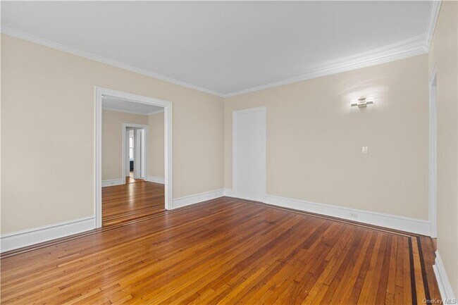 Building Photo - 420 Warwick Ave